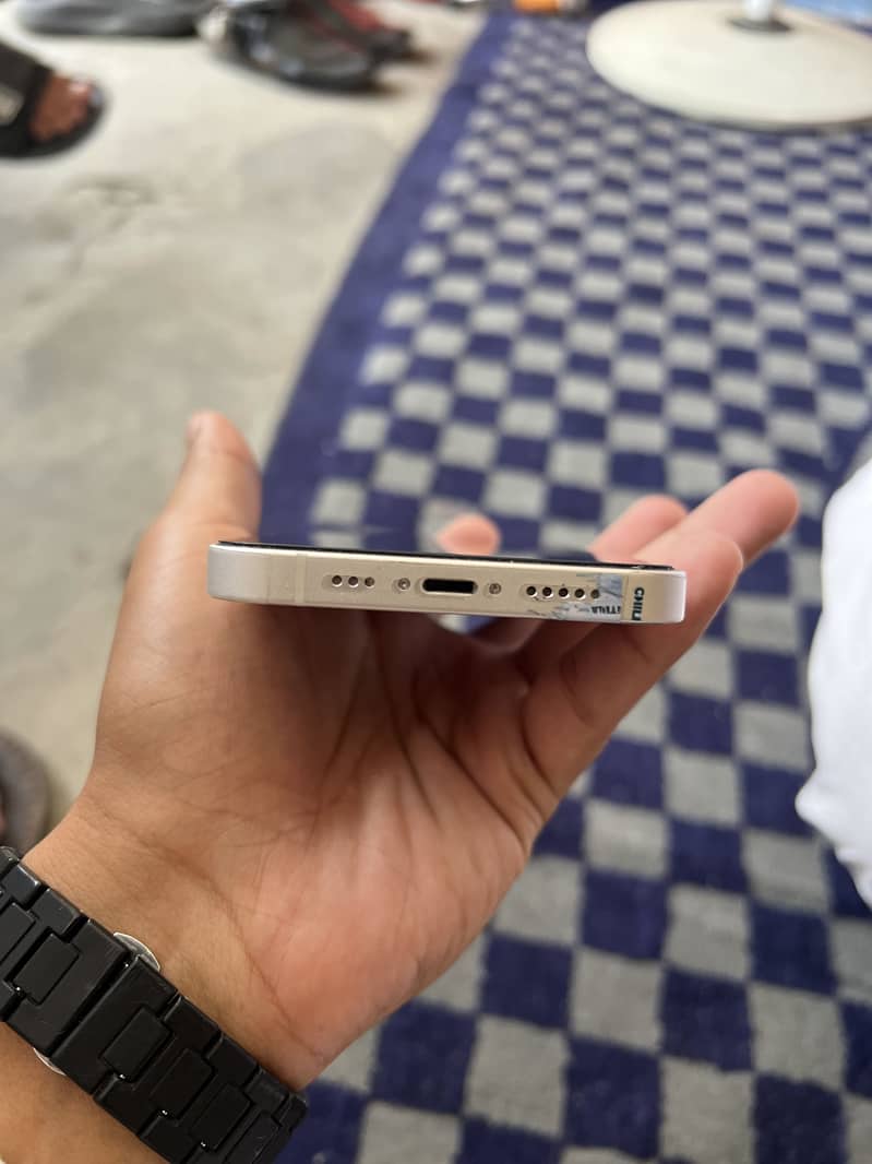 Apple iPhone 13 2