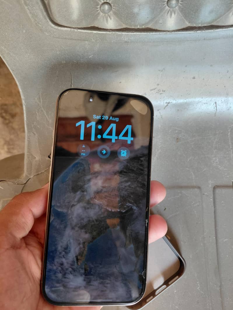 Apple iPhone 16 Pro 0