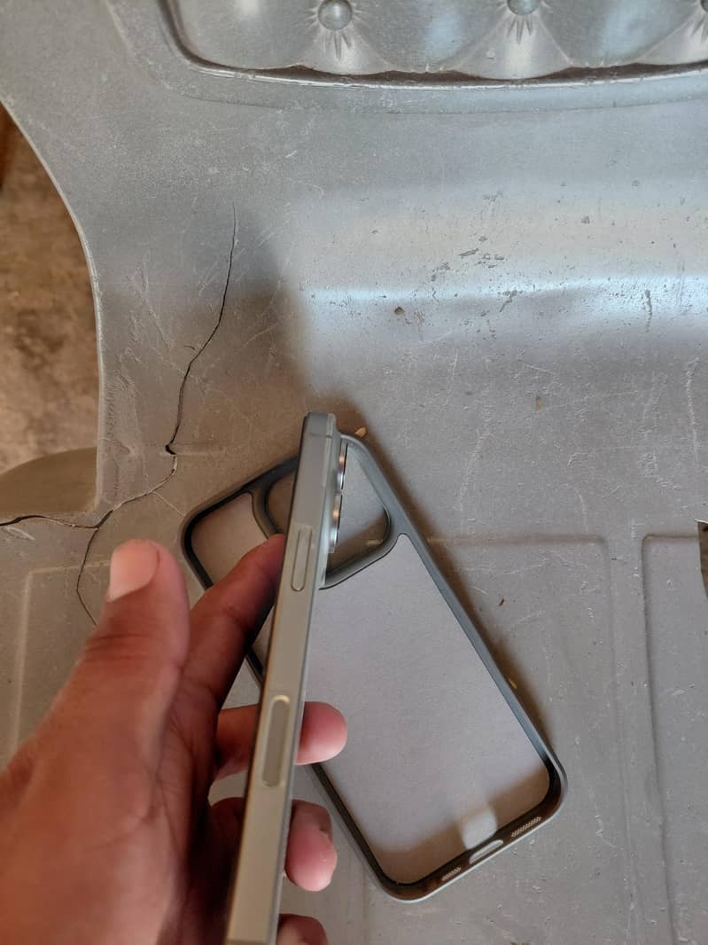 Apple iPhone 16 Pro 3