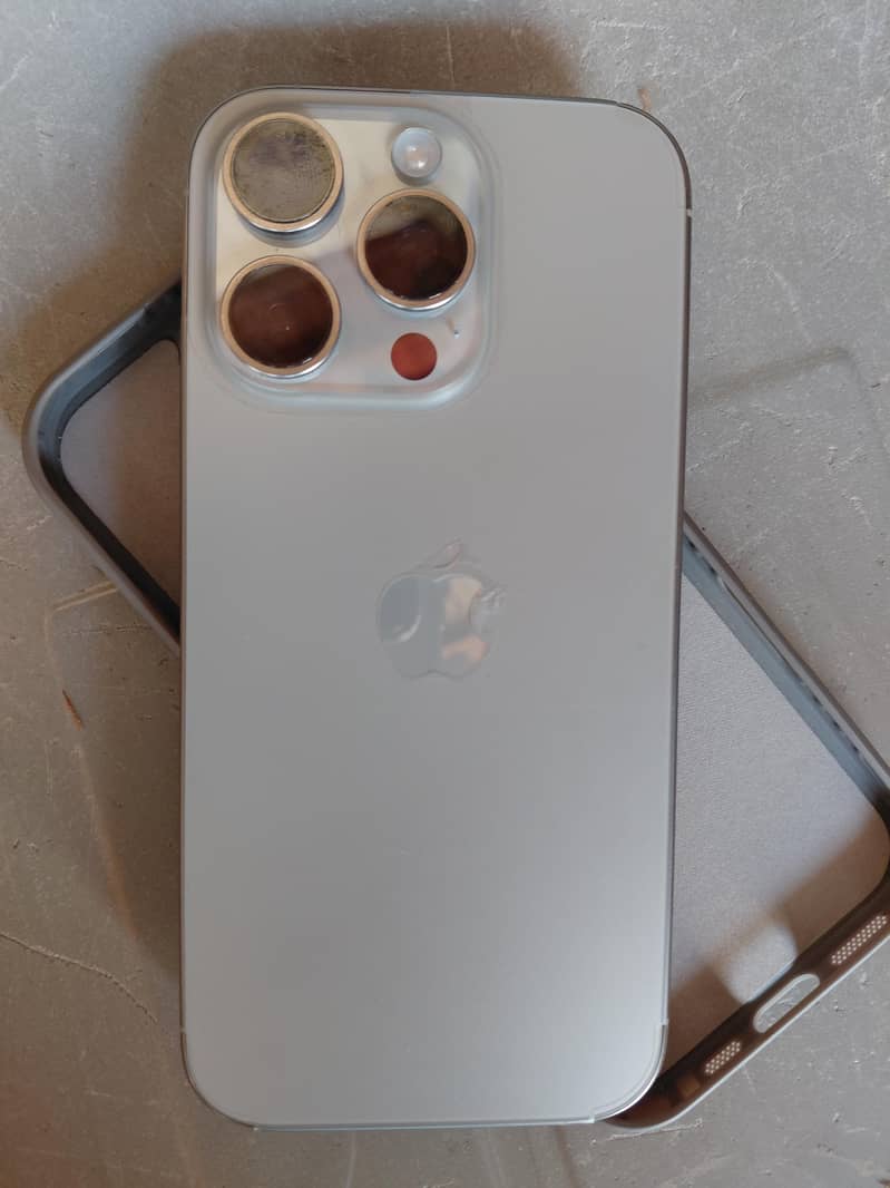 Apple iPhone 16 Pro 4