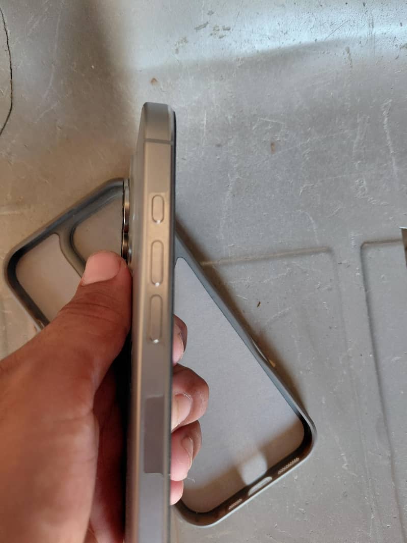 Apple iPhone 16 Pro 5