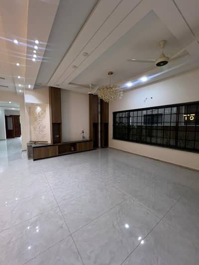 1 Kanal Designer House With 5 Bed And 6 Bathrooms And 10 Kva Solar Available For Rent