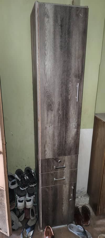 dressing and show rack