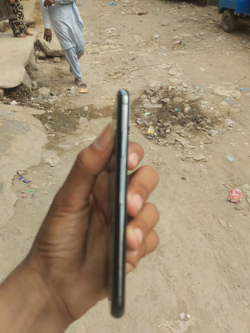 Apple iPhone X 5