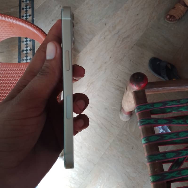 Apple iPhone 13 JV 1