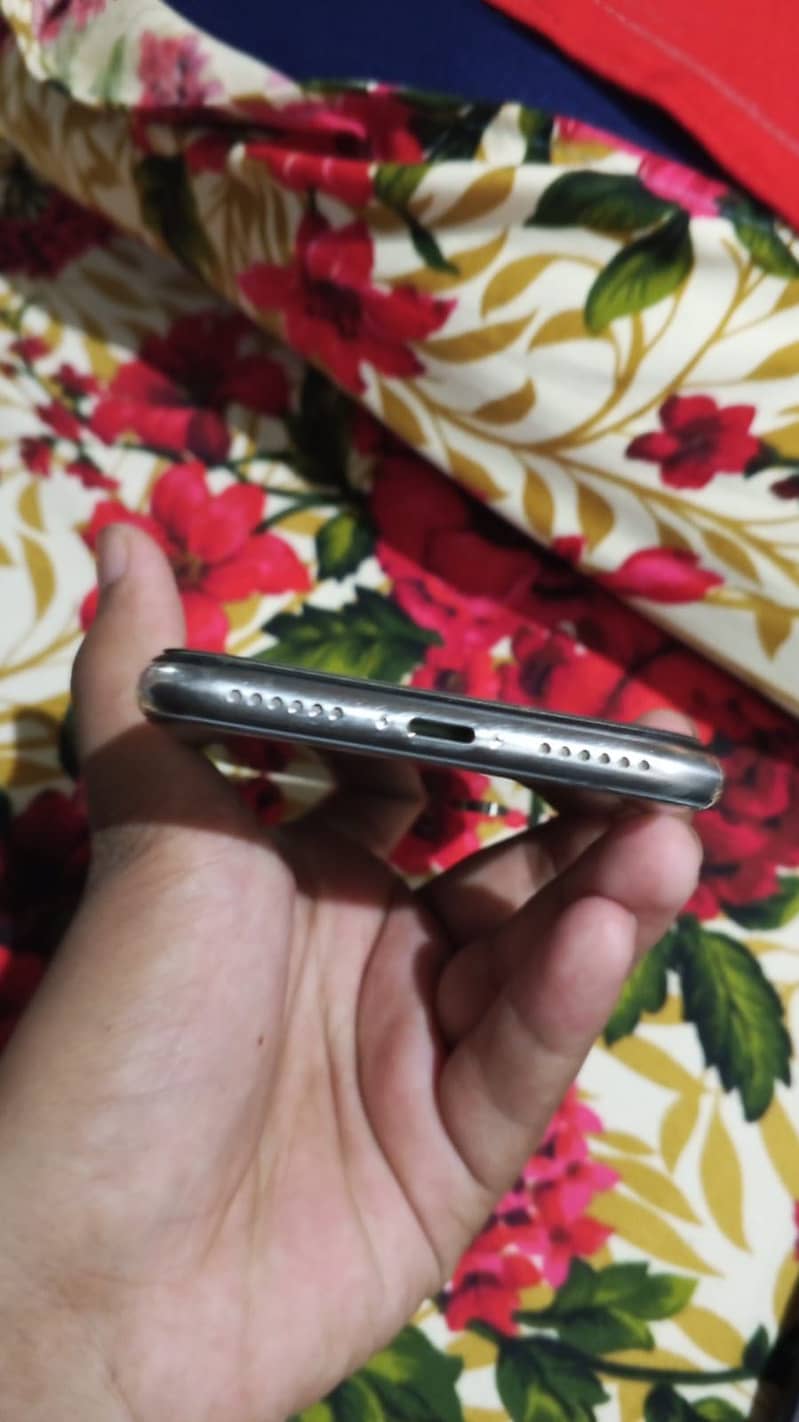 Apple iPhone X 3