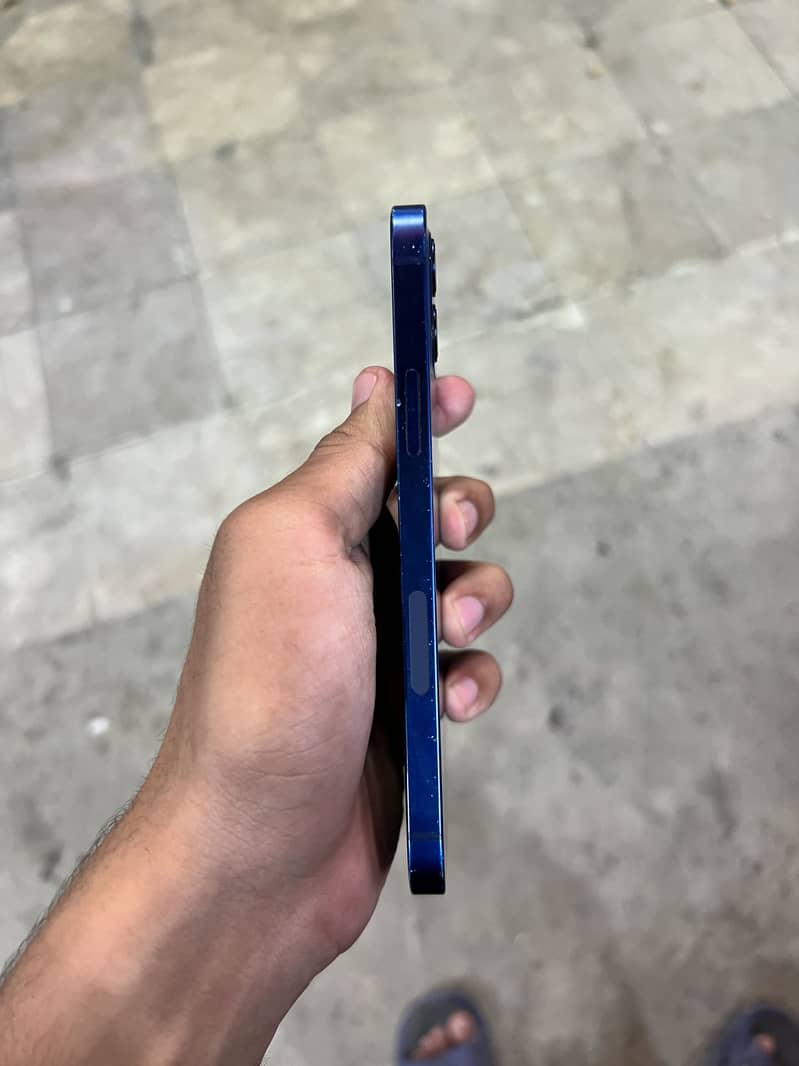 Apple iPhone 12 3
