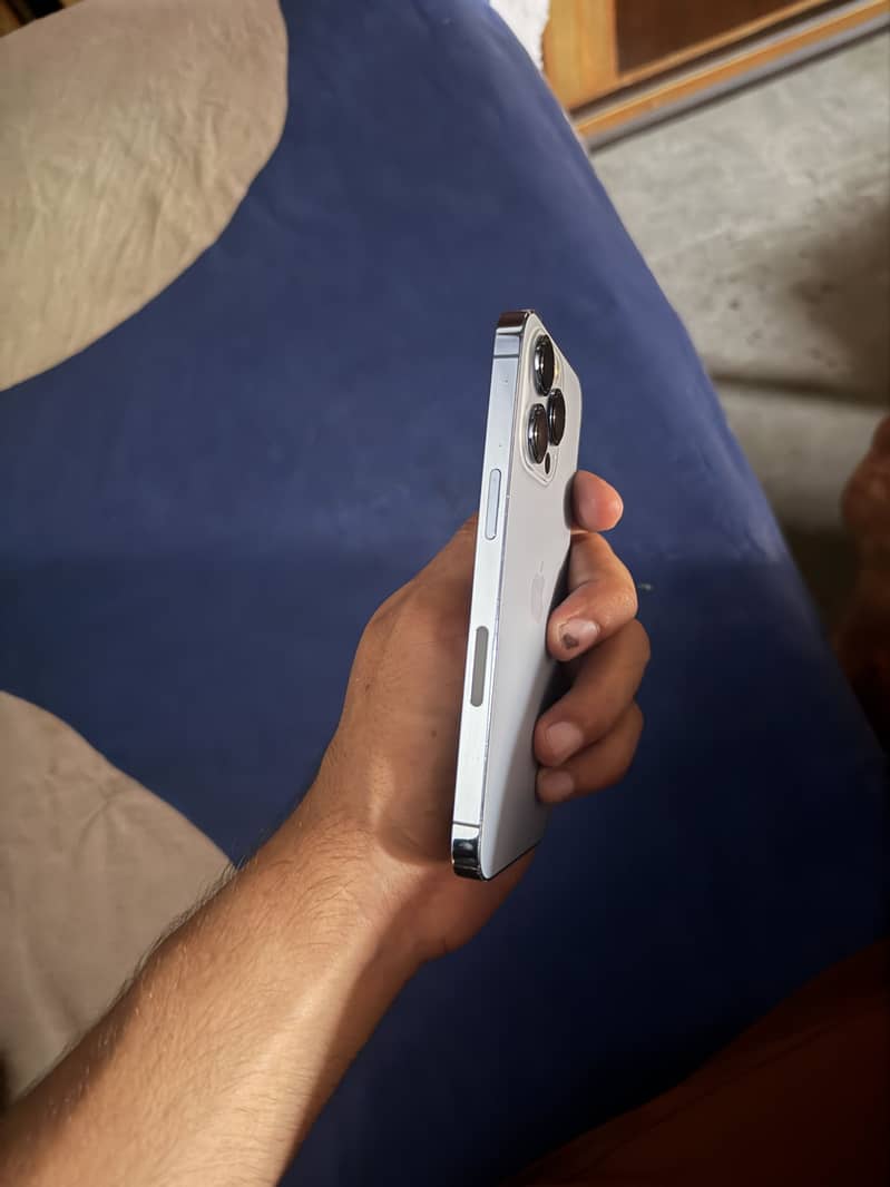 Apple iPhone 13 Pro 1
