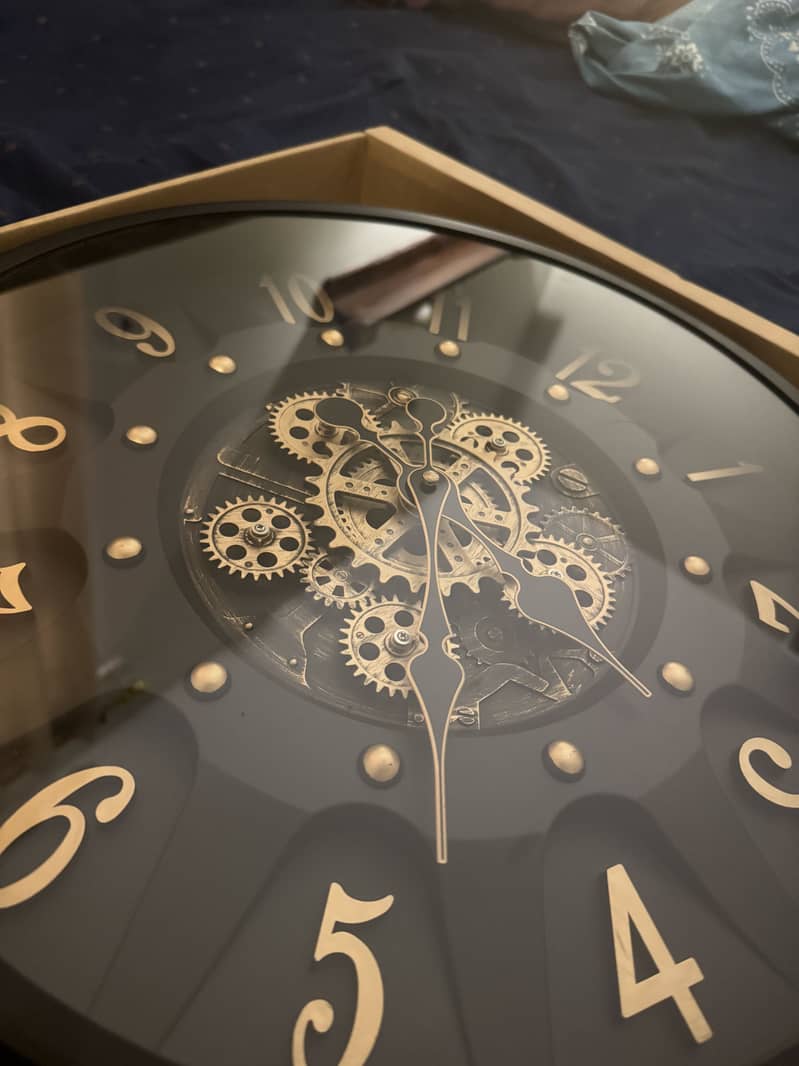 Wall clock 5