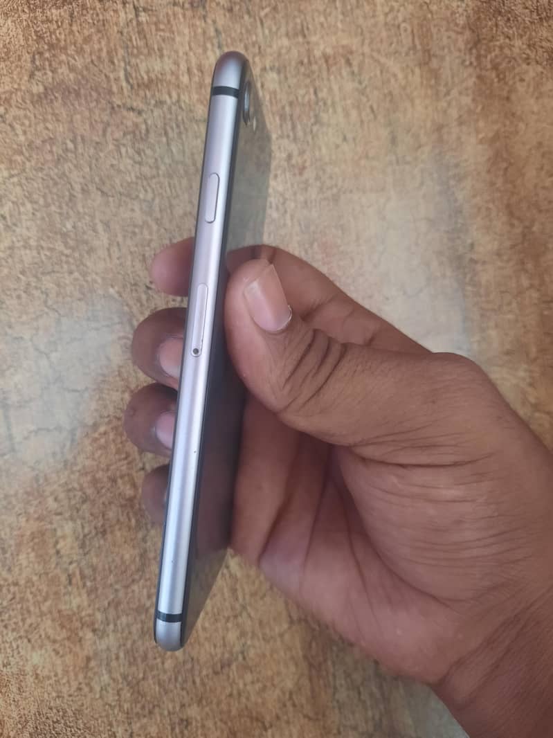 Apple iPhone 8 4