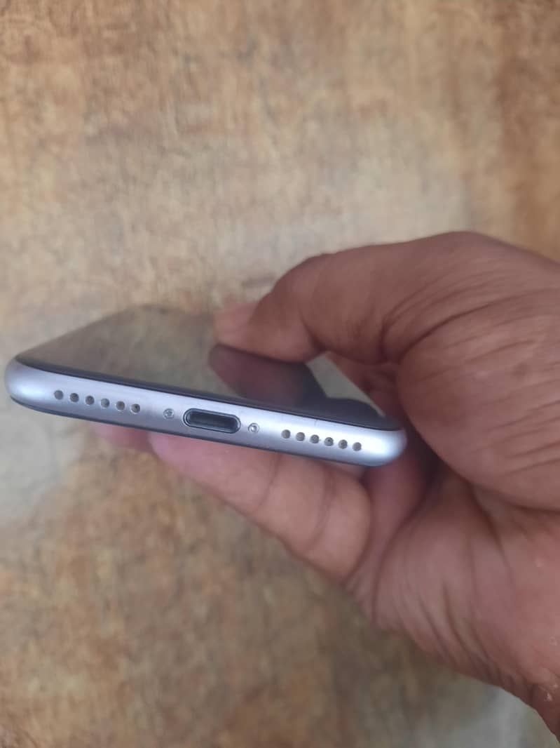 Apple iPhone 8 5