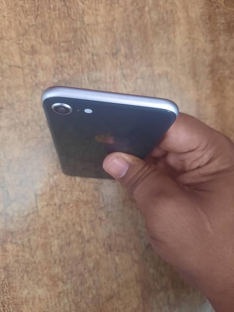 Apple iPhone 8 6