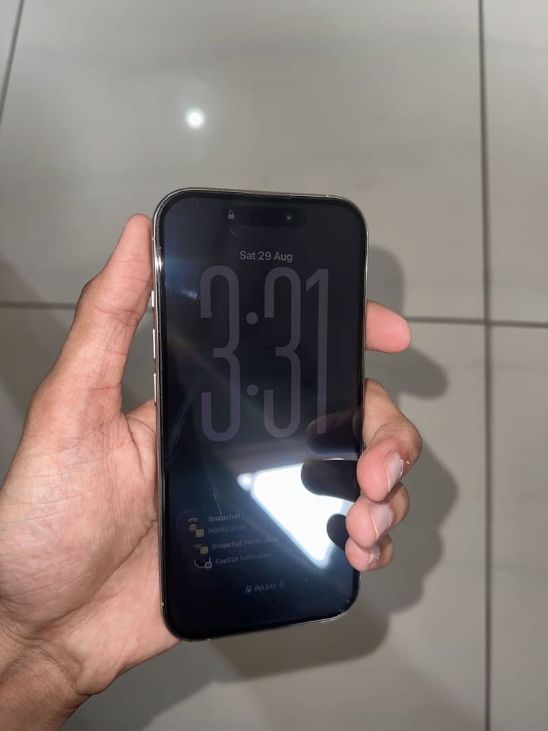 Apple iPhone 16 Pro 1