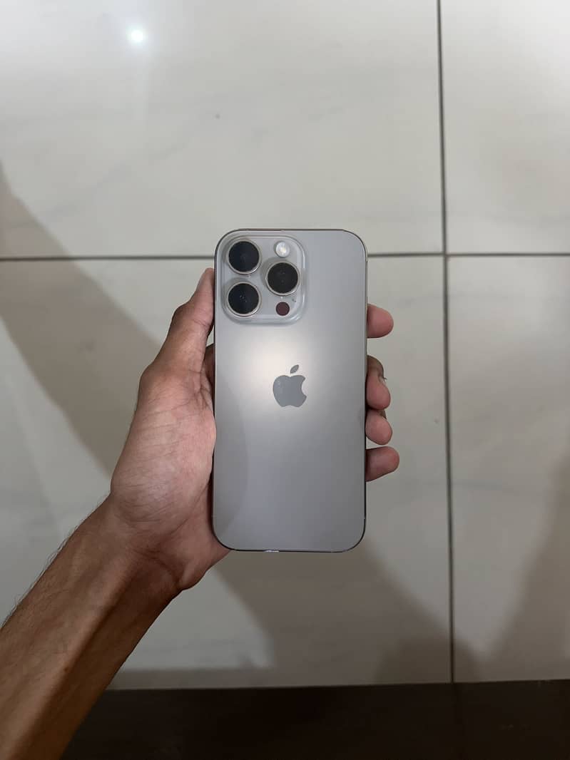 Apple iPhone 16 Pro 3