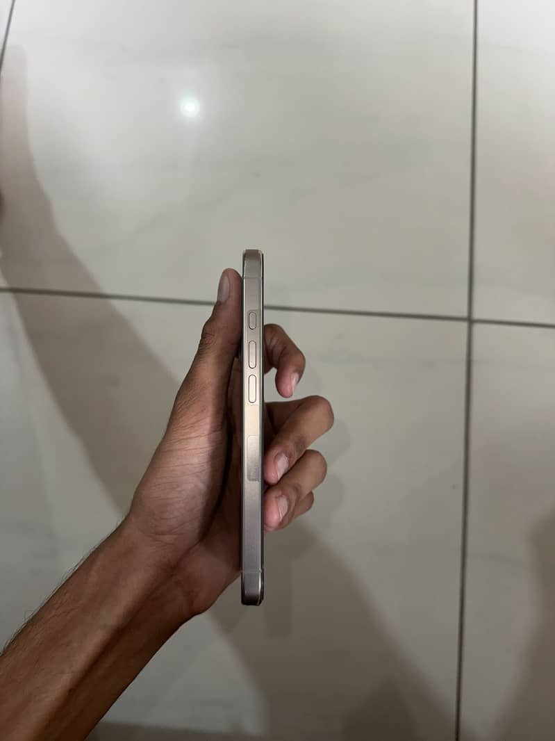 Apple iPhone 16 Pro 4