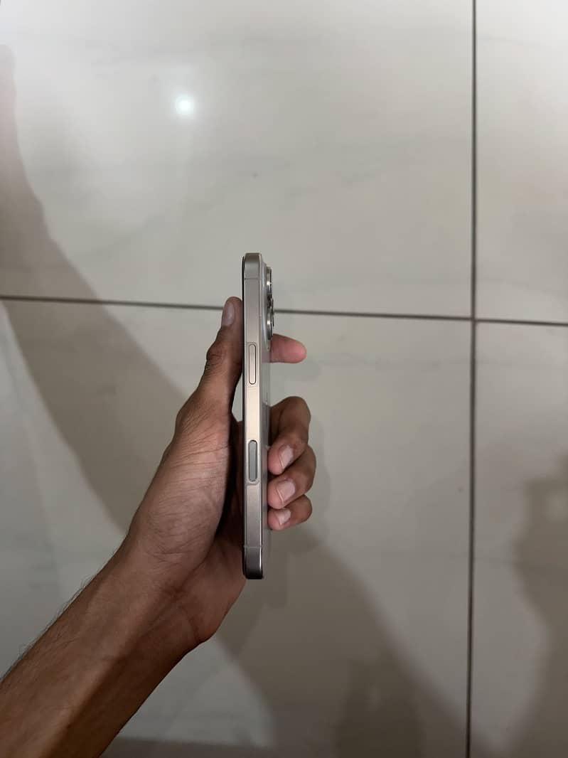 Apple iPhone 16 Pro 5