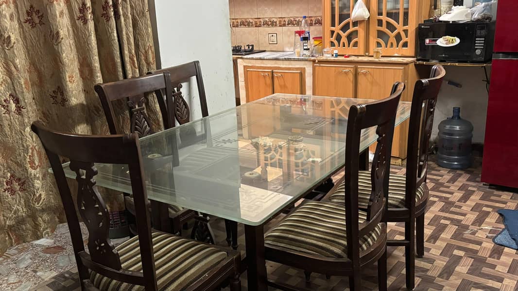 selling the dining table 0