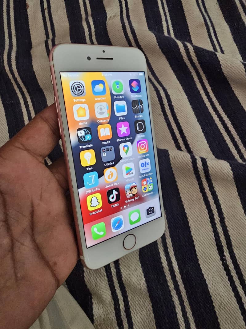 Apple iPhone 7 0