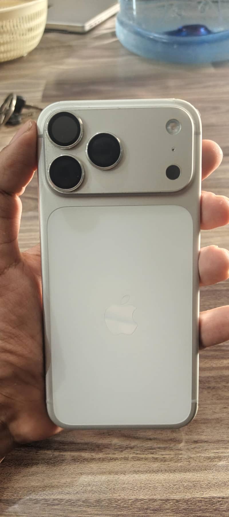 Apple iPhone 17 Pro Max 1