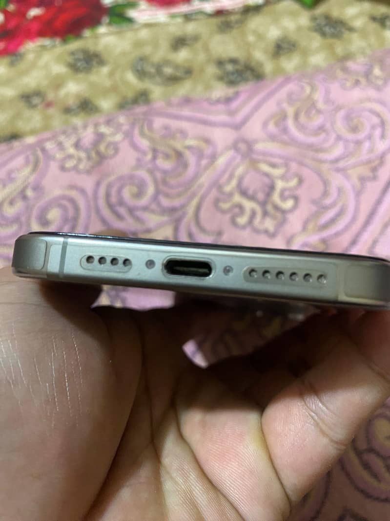 Apple iPhone 15 Pro Max 6