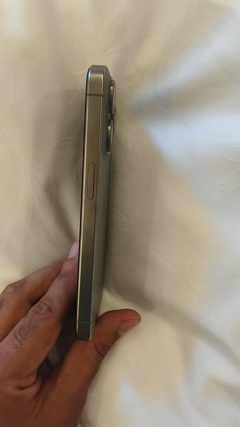 Apple iPhone 15 Pro 2