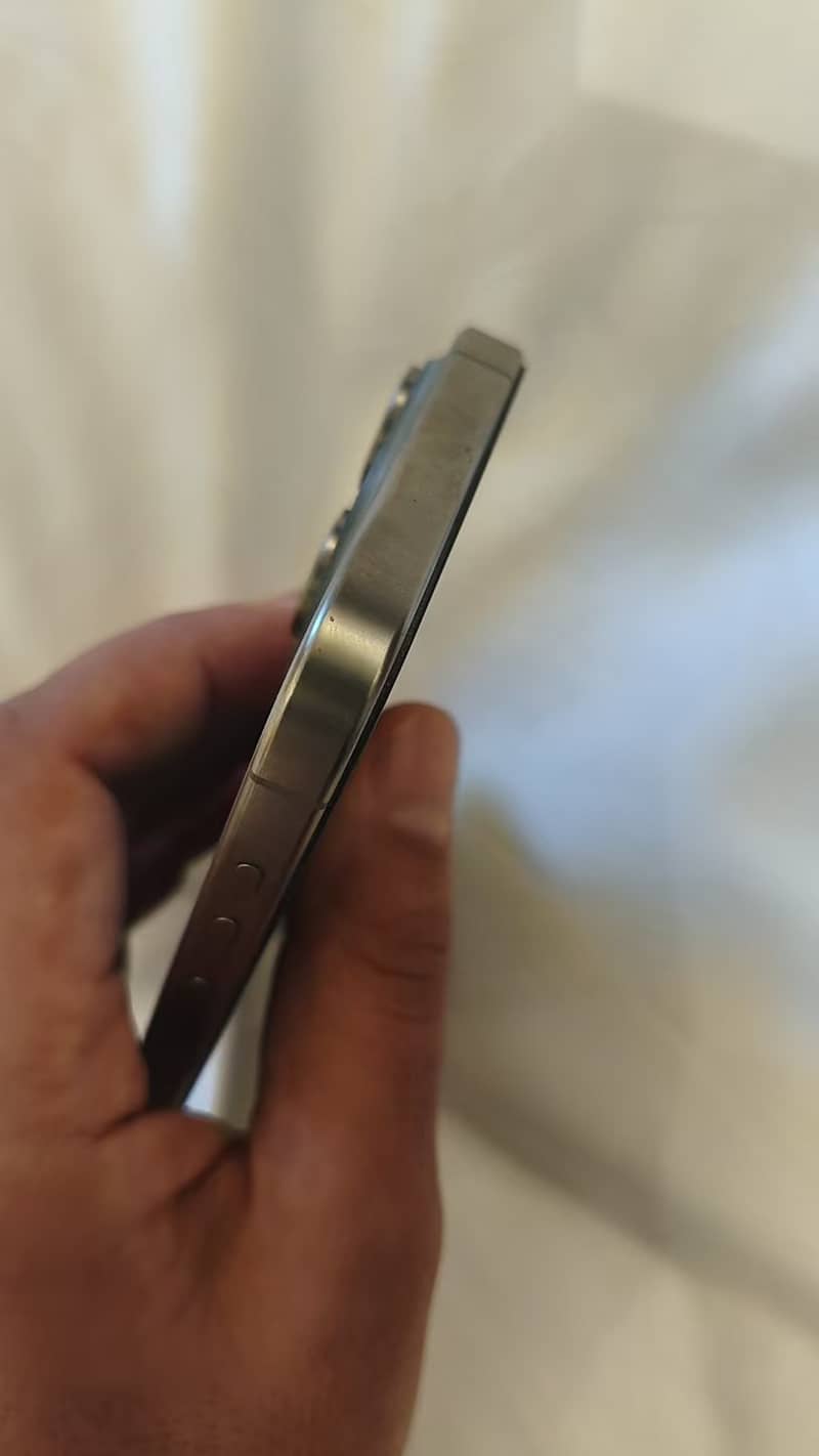 Apple iPhone 15 Pro 4
