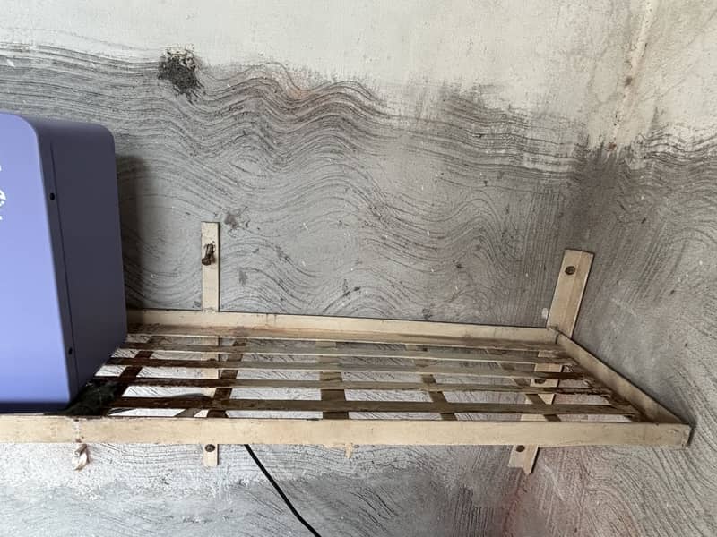 Batteries stand 2