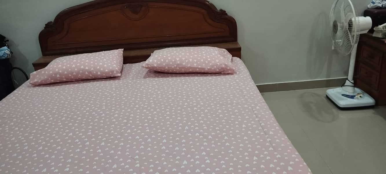 Master Bed with Dressing table and side table 1