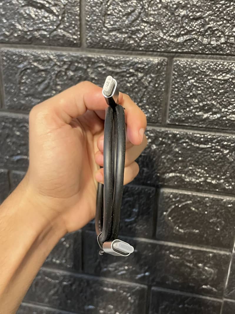 Thunder Bolt Cable 1
