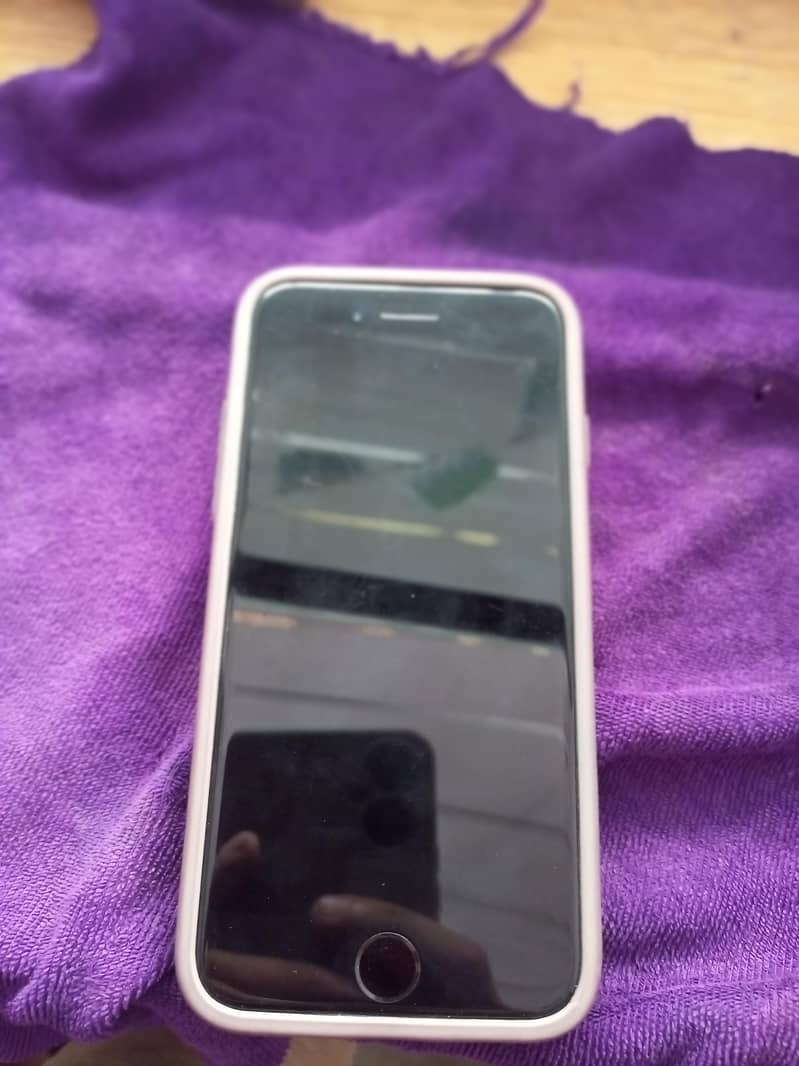 Apple iPhone 7 2