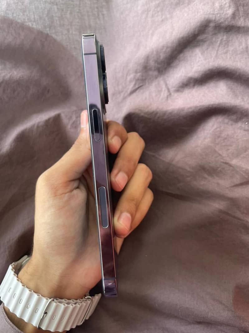 Apple iPhone 14 Pro Max 0