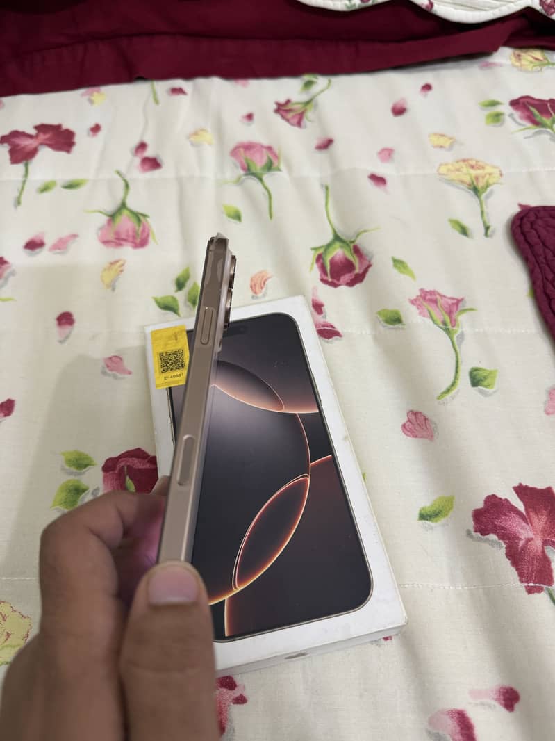 Apple iPhone 16 Pro Max 0