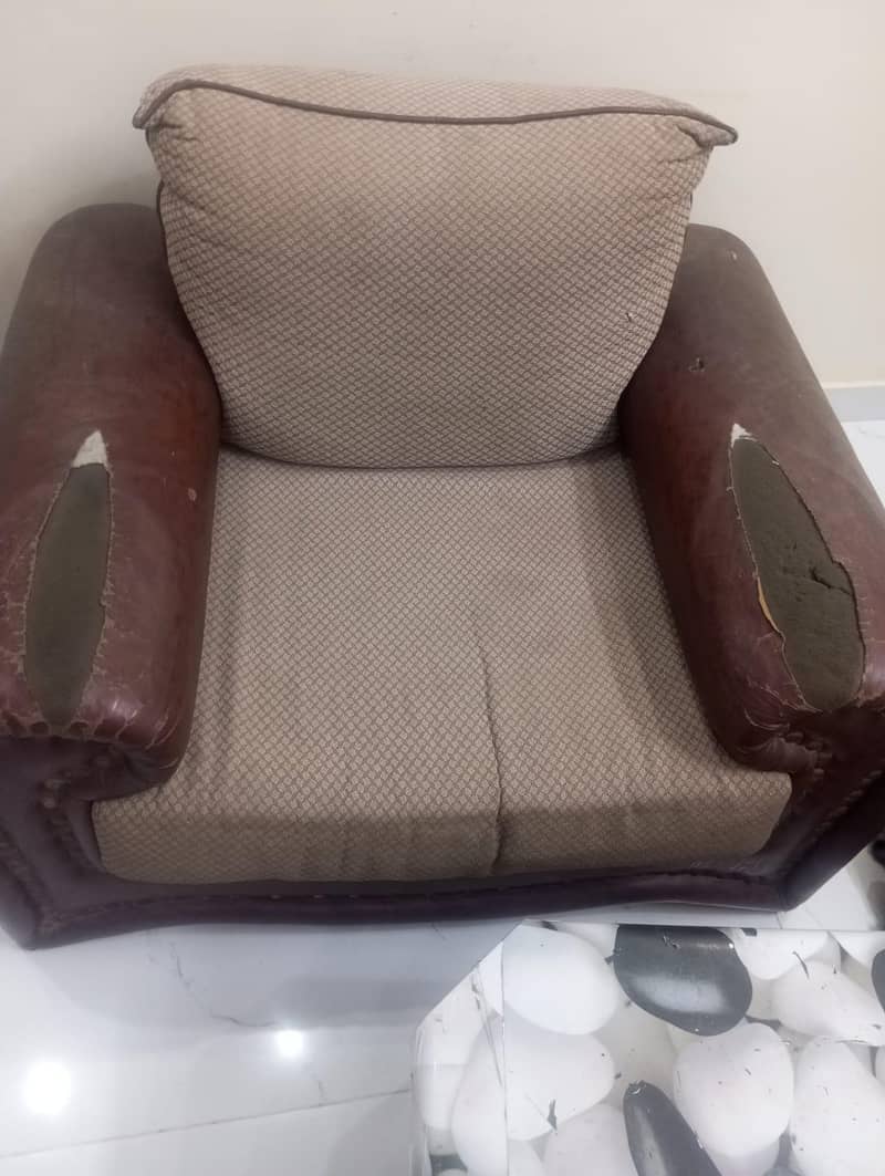 7 seater sofa with table 3
