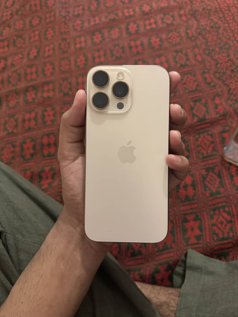 Apple iPhone 16 Pro Max 1