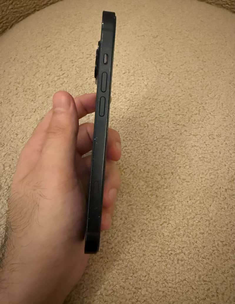 Apple iPhone 13 2