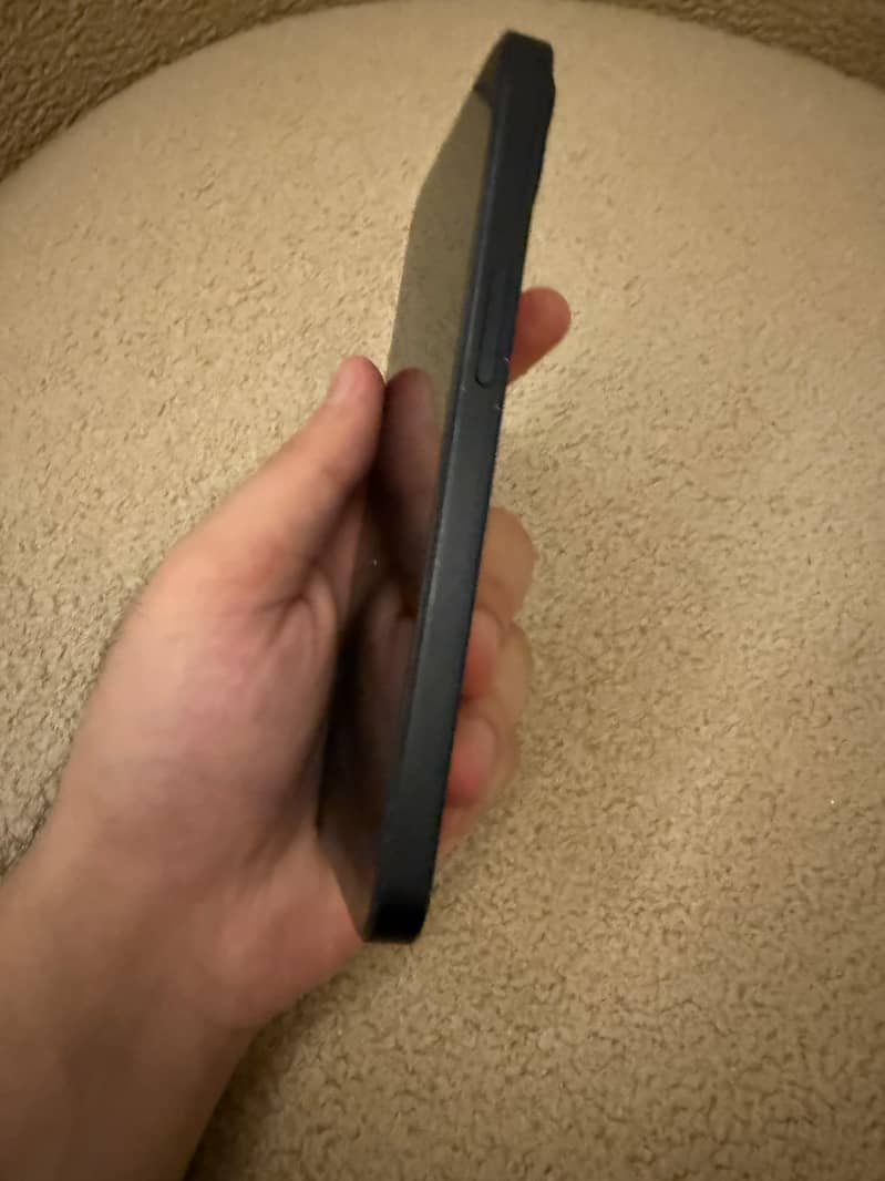 Apple iPhone 13 4