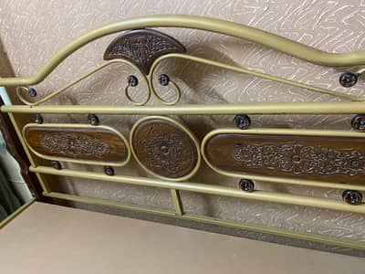 double bed with one side table