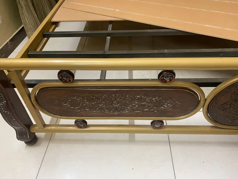 double bed with one side table 1