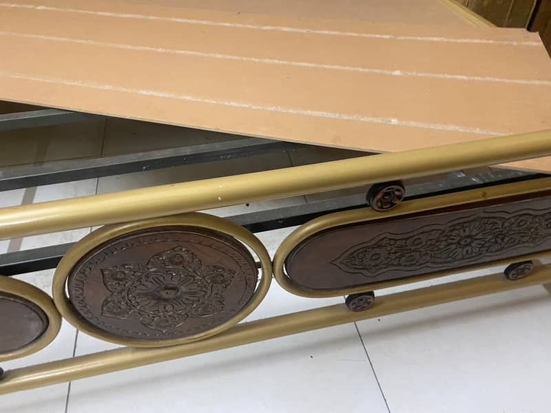 double bed with one side table 2