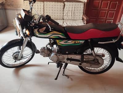 Cd70 2023 A1 condition bike larkana number only serious buyer contact
