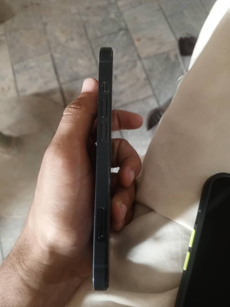 Apple iPhone 13 3