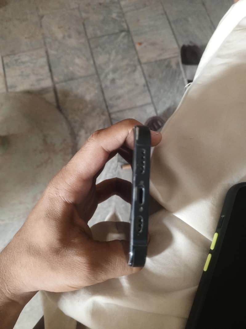 Apple iPhone 13 4
