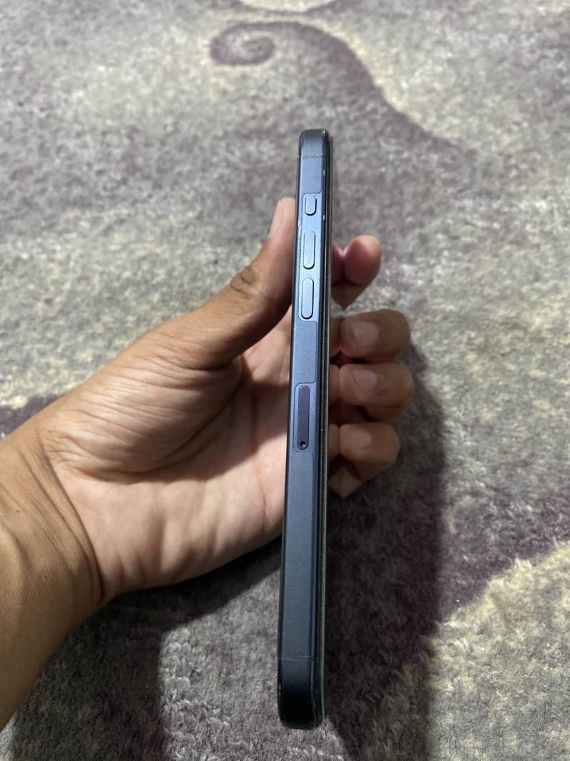 Apple iPhone 15 Pro Max 2