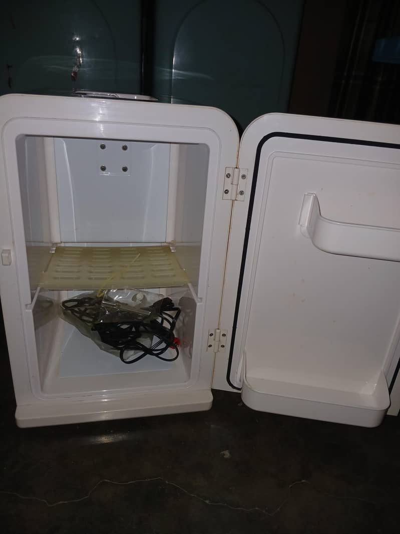 Mini fridge 3