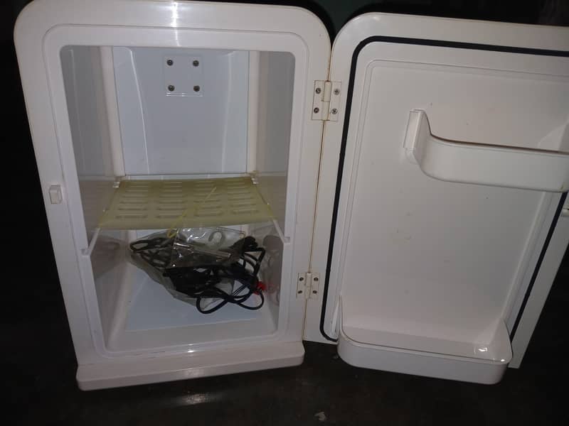 Mini fridge 4