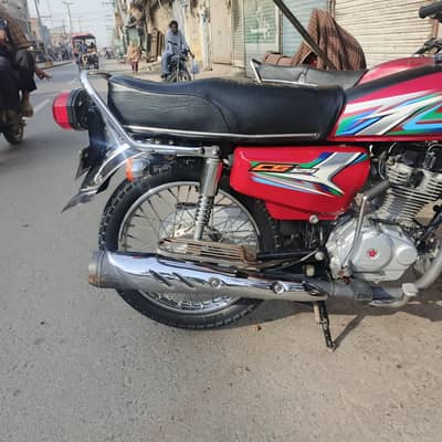 Honda CD125 2023 model for urgent sale.