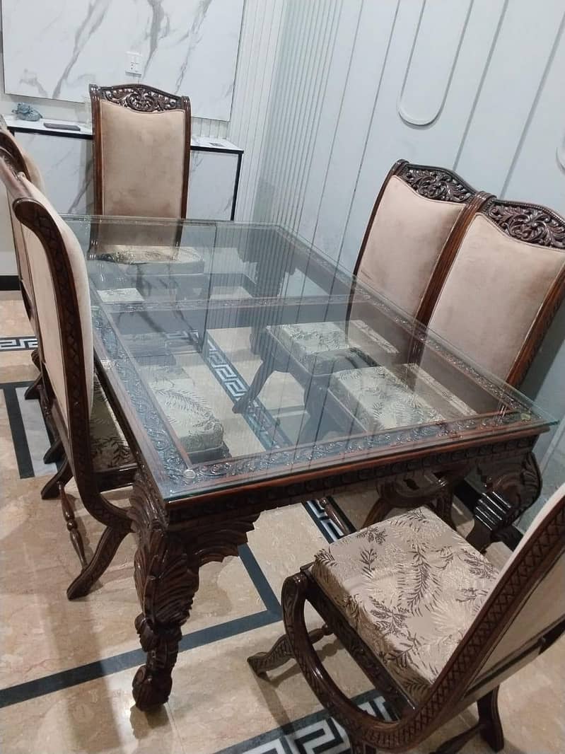 Dining table and chairs 0