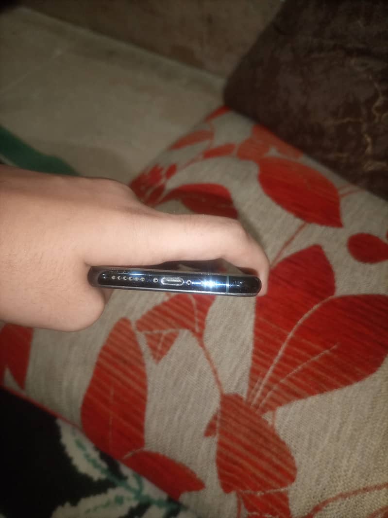 Apple iPhone 11 Pro 1