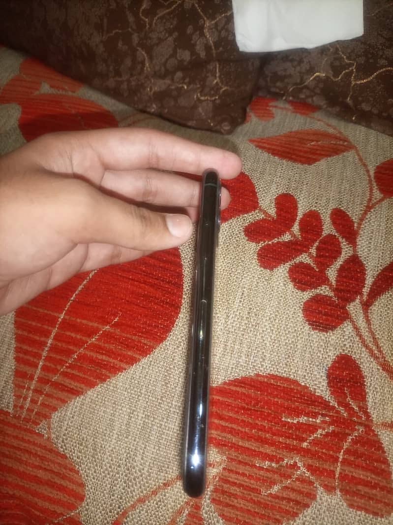 Apple iPhone 11 Pro 2