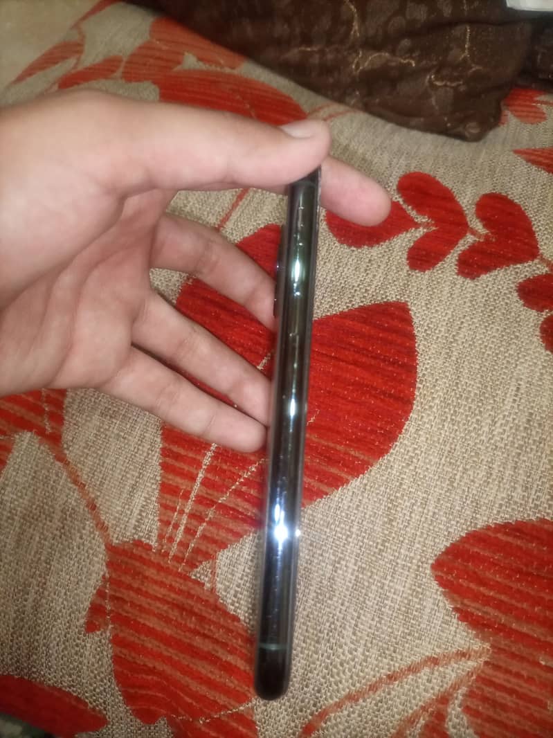 Apple iPhone 11 Pro 3